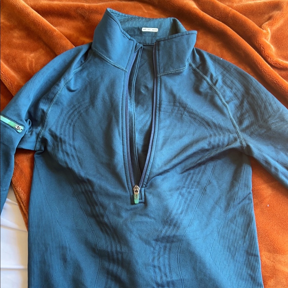 LULULEMON quarter zip